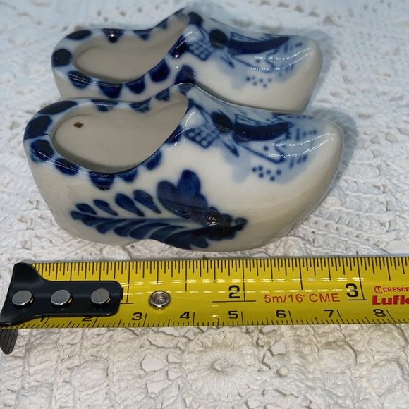 Pr. of Small Delft Blue Porcelain Dutch Shoes - Picture 5 of 5
